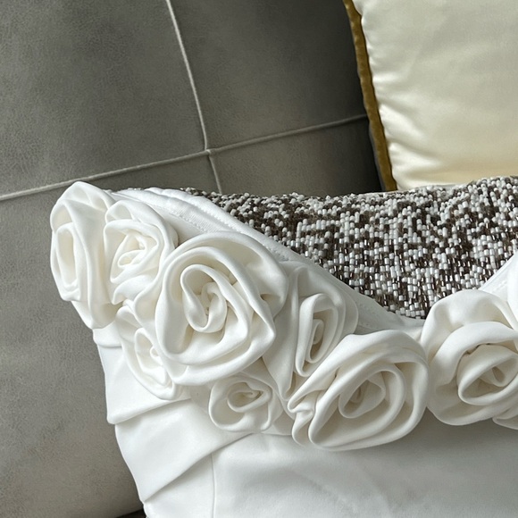 Meshki White Strapless Rose Appliqué Crop Top - Picture 5 of 10